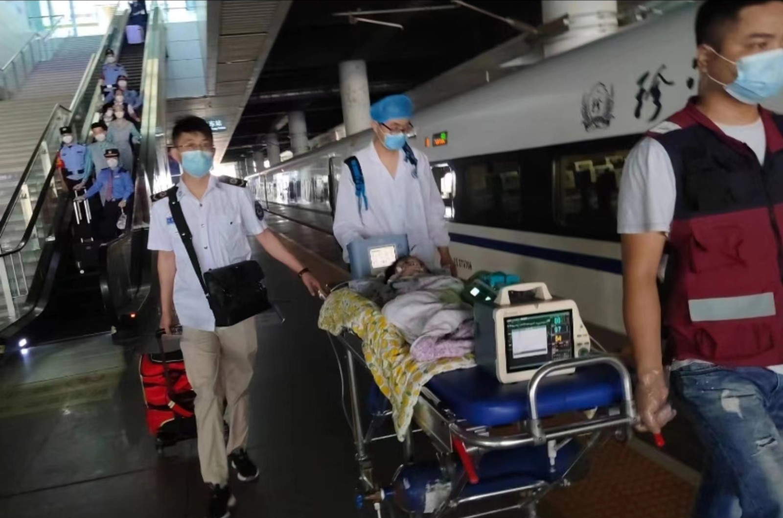 平江县高铁转运公司